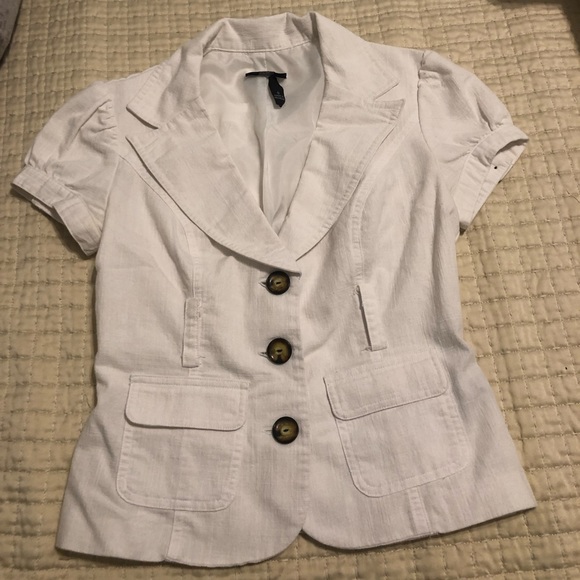 White top - Picture 1 of 1